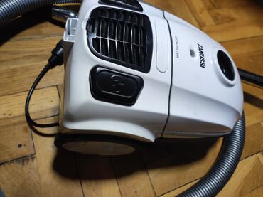 Klasični usisivači: Usisivač Zanussi ZAN2405EL sa kesom - Snaga: 2000 W nominalno (maks — 5
