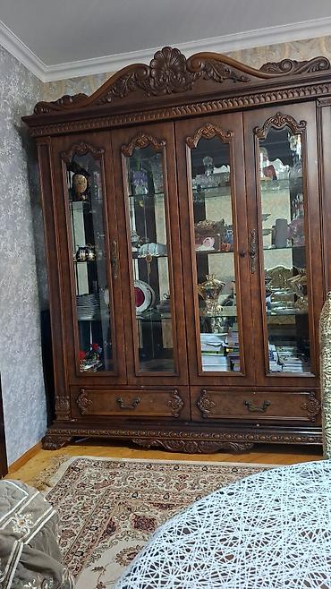 şkaflar ucuz: Klassik üslubda vitrinli bufet - Material: Təbii ağac imitasiya — 1