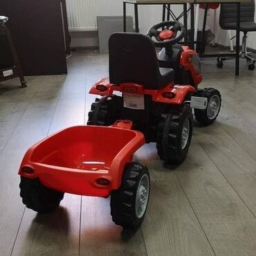 Dečiji električni automobili: Traktor na pedale AKCIJA 6590 dinara Dimenzije 141x57x44cm Za