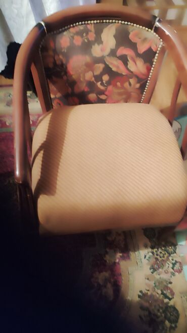 Qonaq otağı dəstləri: Yeni, Jurnal masası, Kredit yoxdur, Rumıniya — 12