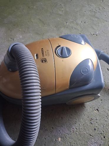 Məişət texnikası: ZELC markalı tozsoran satılır. Model: ZVC-812. Gücü 1200 W — 3