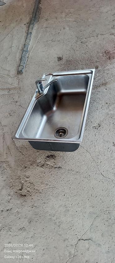 Mətbəx üçün paslanmayan poladdan birgözlü lavabo və qarışdırıcı kran