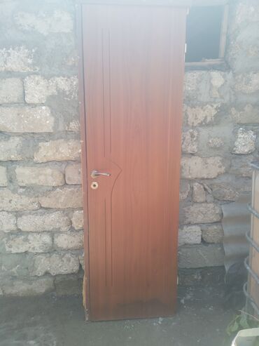 Otaq qapıları: Hamam qapidi 60sm en 2m hundurluk prablemsiz cerciveside var 25 manat