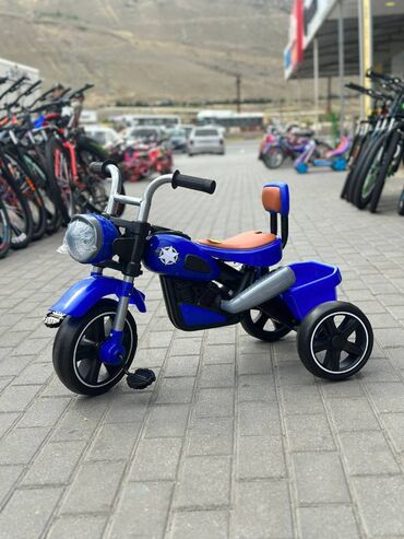velosiped motorlu: Tam bir motosiklet dizaynli 3 təkərli uşaq velosipedi 2-5 yaşa qədər