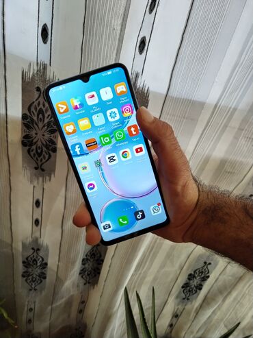 Mobil telefonlar: Huawei Nova Y70, 128 GB, rəng - Bənövşəyi, Barmaq izi, Face ID