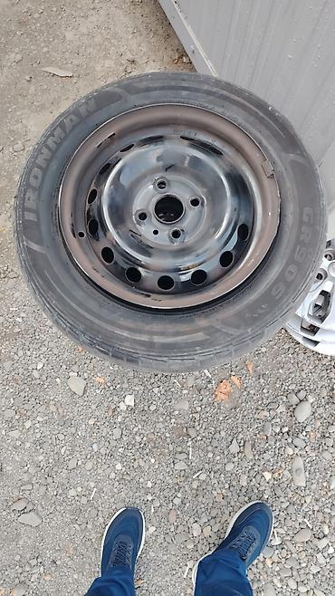 Колеса в сборе: Hunday accsent avtomobildən çıxıb. Əyrisi çatı yoxdur. Disk təkər — 1