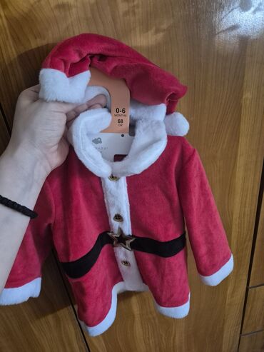 Ostala dečija odeća: 2 vrste komplet odelca za Deda Mraza. 1. Plišana pidžamica i — 2