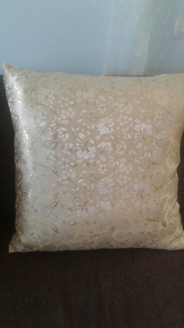 Yorğanlar, adyallar: Yorğan döşək cehizlikdi təzədi hamisi birlikdə 500 azn — 12