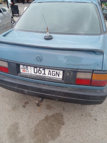 срочно продаю авто мерс: Volkswagen Passat: 1989 г., 1.8 л, Механика, Бензин, Седан