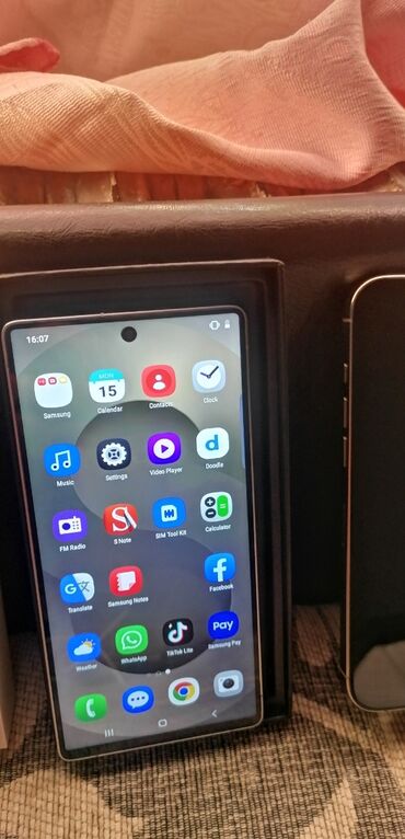 Apple iPhone: Apple iPhone iPhone 16e, 128 GB, Desert Titanium, Face ID, Garancija, Otisak prsta na lalafo.rs — 23 Apple iPhone: Apple iPhone iPhone 16e, 128 GB, Desert Titanium, Face ID, Garancija, Otisak prsta — 23