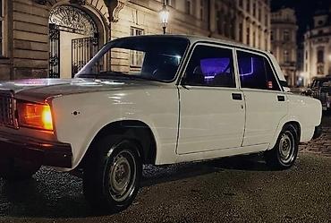 ВАЗ (ЛАДА): VAZ 2107, ağ rəng, sedan kuzov Xüsusiyyətlər: - Arxa ötürücülü — 2