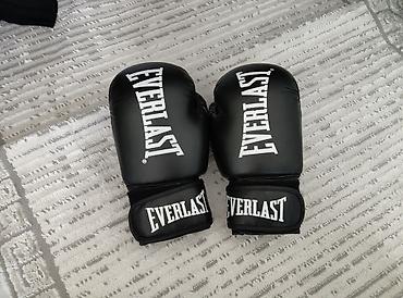 пенный: Боксерские перчатки Everlast, 8 oz Б/У - Классическая модель в черном — 1