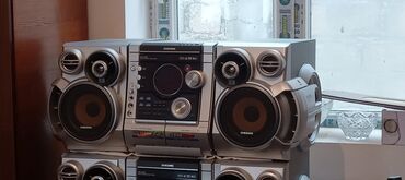 Mikrofonlar: Güclü səs sistemi .2 Basoviki və 2 Səs Kalonkaları var BEKAR