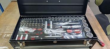 Tools & Equipment: Komplet alata u metalnoj kutiji sa fiokama - Robusna metalna kutija — 4