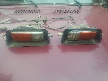 Auto delovi: Prednji zmigavci Lada 2121,3 Niva. Levi i desni kompltni sa kucistem — 10