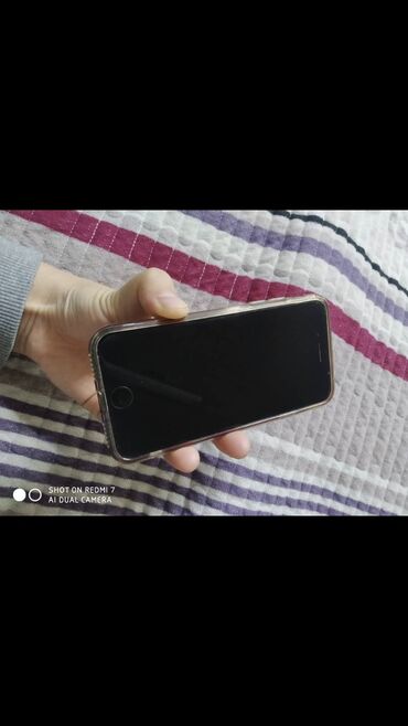 Apple iPhone: IPhone 7, Б/у, 128 ГБ, Черный, Зарядное устройство, Чехол, 100 %