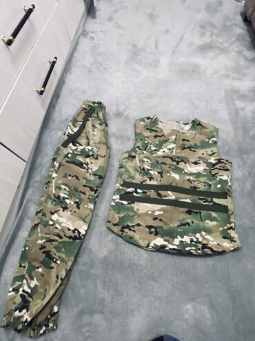 зимняя маска: Жилет идет на ЛИПУЧКАХ Комплект лёгкий, не сковывает движения и