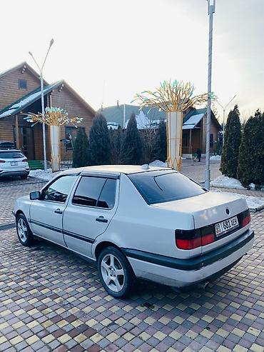 Volkswagen: Volkswagen Vento: 1993 г., 1.8 л, Механика, Бензин, Седан — 3