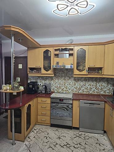 Кухонный гарнитур сделан углом продаётся без газ плиты посудомойки и