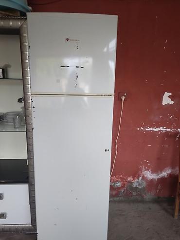 swizer soyuducu: Swinzer markalı iki qapılı soyuducu - Üst kamera: dondurucu bölmə - — 1