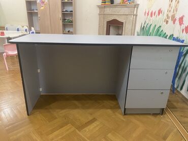 Masa və oturacaq dəstləri: Kompüter masası, Açılmayan, Dördbucaq masa