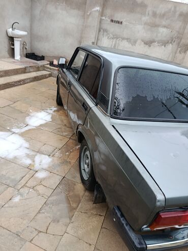 VAZ (LADA): VAZ 2107 sedan - Korpus: 4 qapılı, boz rəng, klassik “yeddi” dizaynı — 7