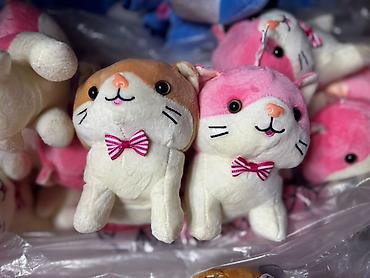 кот костюм: Мягкие игрушки — котики с бантиками - Очаровательные плюшевые котики — 1
