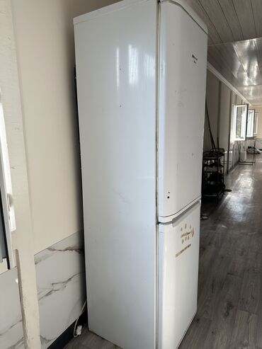 Холодильники: Холодильник Hotpoint Ariston, Б/у, Двухкамерный