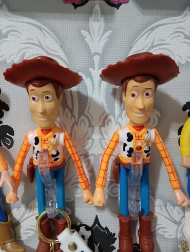 chevrolet oyuncaq maşınlar: Toy Story Filminden Personajlar Metrolara Catdirilma Var İsdeyen