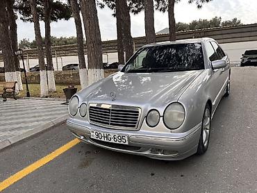kuzu: Mercedes-Benz E-Class (W210) sedan, gümüşü rəng. - Kuzov: 4 qapılı — 2