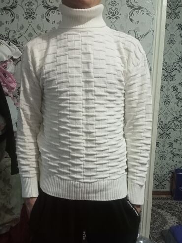 свитер новый: Мужская зимняя водолазка как новая, один раз всего одевал
