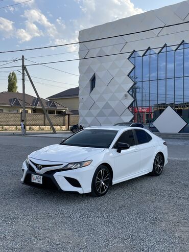 tayota runx: Toyota Camry: 2018 г., 2.5 л, Автомат, Бензин, Седан