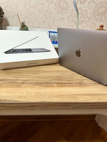 Apple MacBook: İşlənmiş Apple MacBook, 13.3 ", Intel Core i5, 256 GB, Ünvandan götürmə, Ödənişli çatdırılma — 9