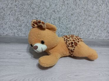 Oyuncaqlar: Dinozavr ~35 sm Ördək ~25 sm Tovuz quşu ~ 20sm Tutuquşu ~ 20 sm — 15