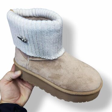 Ugg obuća: Ugg čizme, bоја - Bež — 2