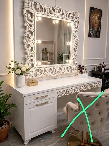 Salon, tibbi mebel: İşlənmiş, Makiyaj üçün masa, Güzgülü — 1