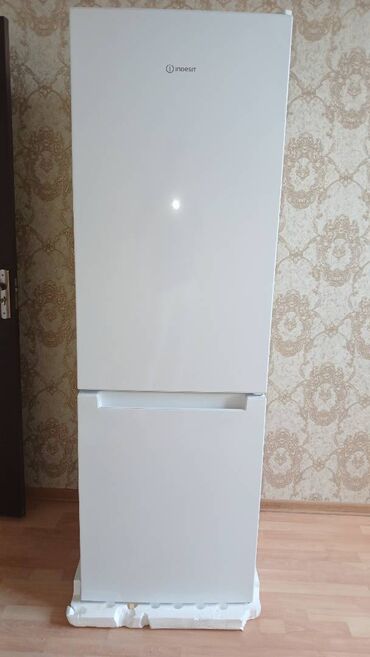 no frost soyuducu: Yeni 2 qapılı Indesit Soyuducu Satılır, rəng - Ağ