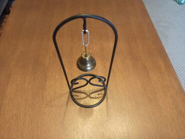ukrasni lusteri od drveta: Lep ukras - malo zvono sa postoljem. Prečnik zvona 4cm, visina