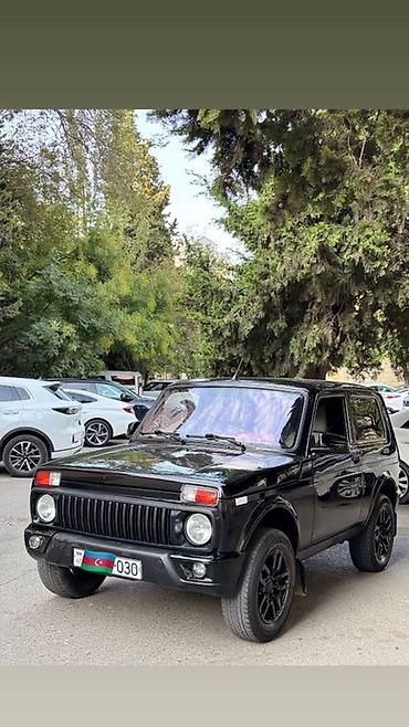 chevrolet niva satilir: LADA Niva (2qapılı, qara rəng) - Korpus: Kompakt off-road kuzov — 1