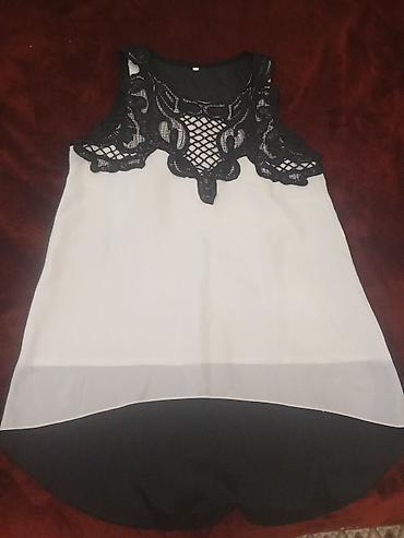 alt pal: Qadın bluzası – qara-ağ rəngli, krujeva detallı - Model: qolsuz — 1