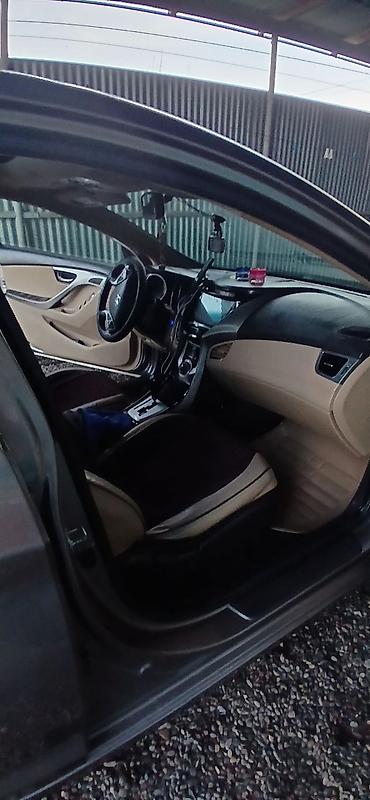 Hyundai: Hyundai Elantra: 1.8 l | 2011 il Sedan — 15