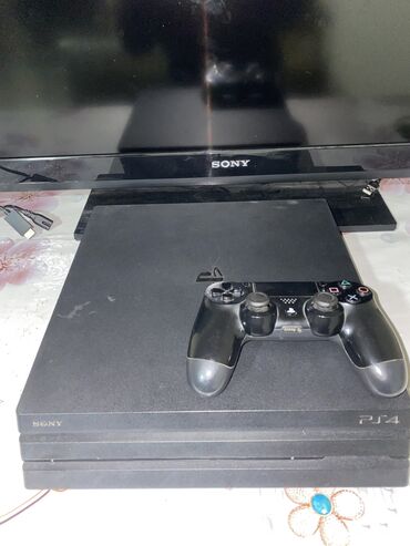 playstation 3 pult: Ps4 Pro çox az işləib plombları üstündədir 1arginal pult ile