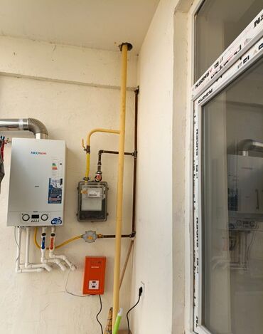 Mağazalar: Bina 28 may küçəsində yerləşir Ev binanın 3 cü mərtəbəsində yerləşir — 18