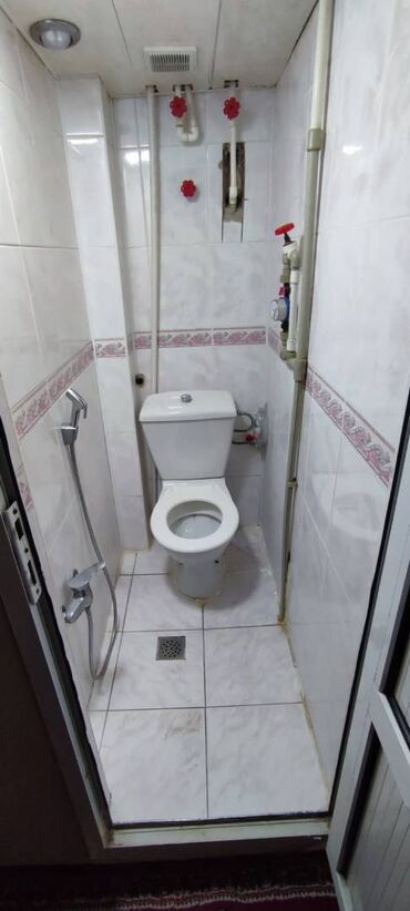 Uzunmüddətli kirayə mənzillər: Nərimanov rayonu Nərimanov metrosunun yaxınlığında köhnə tikili — 10