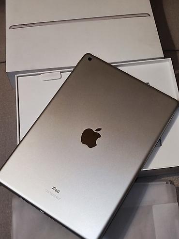 Планшеты: Планшет, Apple, память 64 ГБ, 10" - 11", Wi-Fi, Б/у, цвет - Серебристый — 1