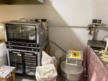 Restoran, kafelər: İnşaatçılar metrosunun yaxınlığında,43 kv.m sahəsi olan, bütün — 14