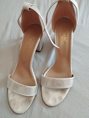 labrador obuca: Elegantne ženske sandale na blok štiklu – Perla by Suela - Model — 2