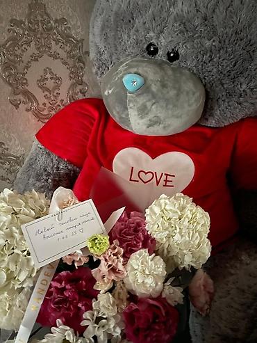 козу гирил: Большой плюшевый мишка Teddy в красной футболке с сердцем и надписью — 1