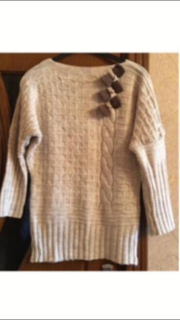 Köynək və bluzalar: Qadın geyimləri dəsti – 4 ədəd bluz/sviter Her biri 4 manatdır — 1