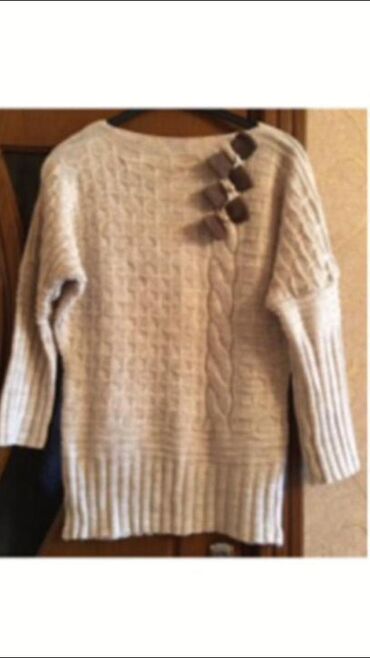 Dəstlər, kostyumlar: Qadın/yeniyetmə üçün 4 ədəd üst geyimi dəsti 1) Qara trikotaj bluz — 2